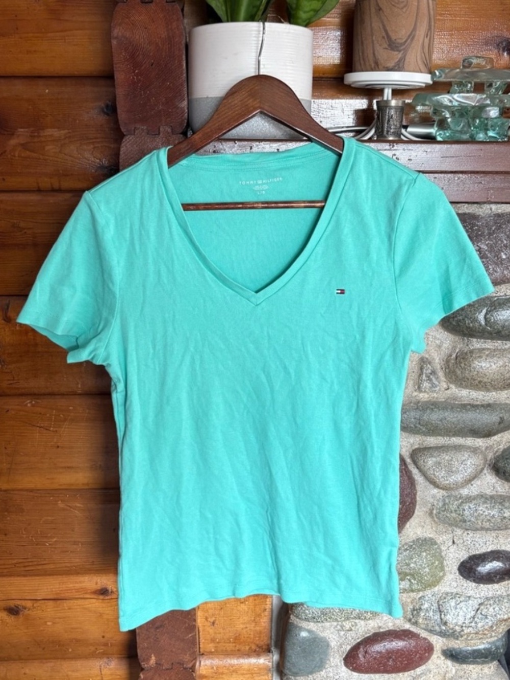 Tommy Hilfiger Aqua V-Neck Logo Tee Size Large 100% Cotton Coastal Preppy